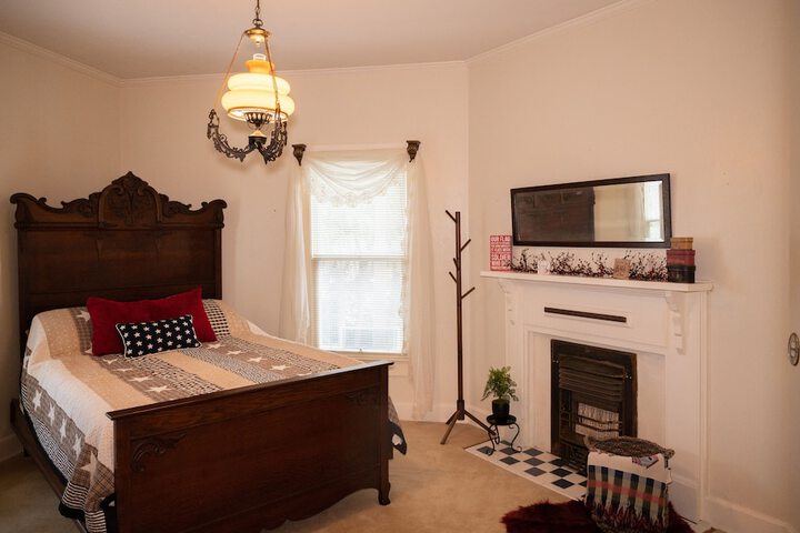 Room 5 of 11