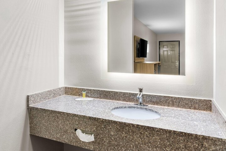 Days Inn by Wyndham Enterprise