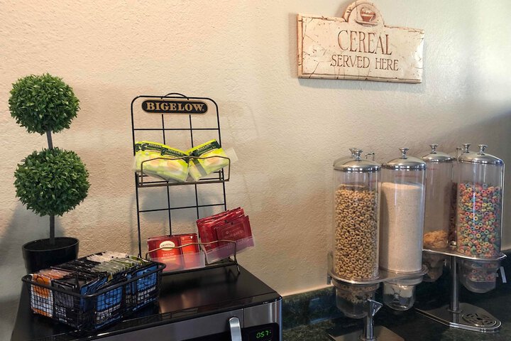 Breakfast/Coffee Service 68 of 110