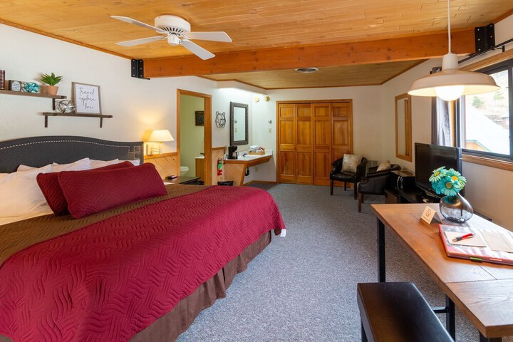 Room 35 of 60
