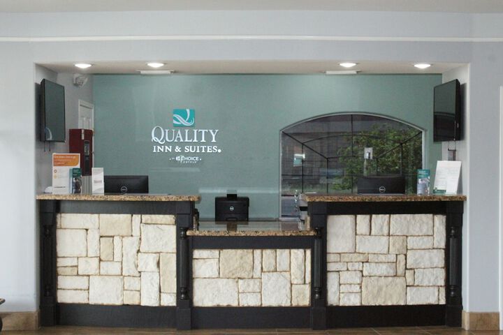 Quality Inn & Suites at the Outlets Mercedes / Weslaco