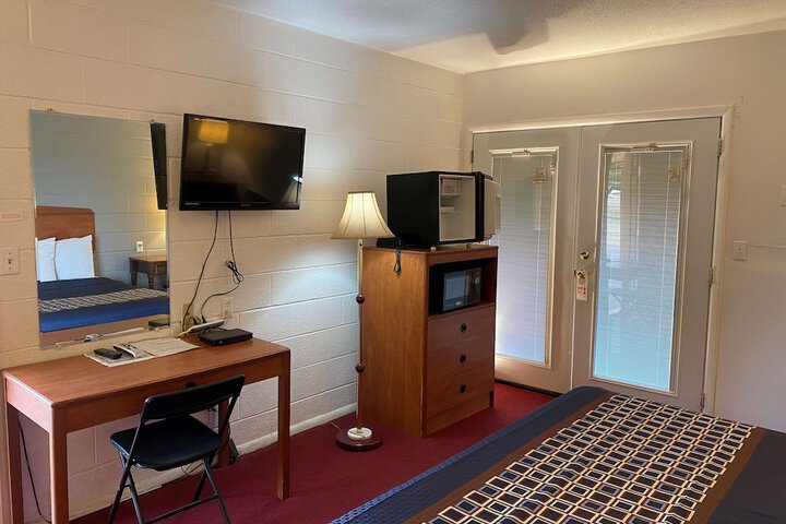Room 21 of 38