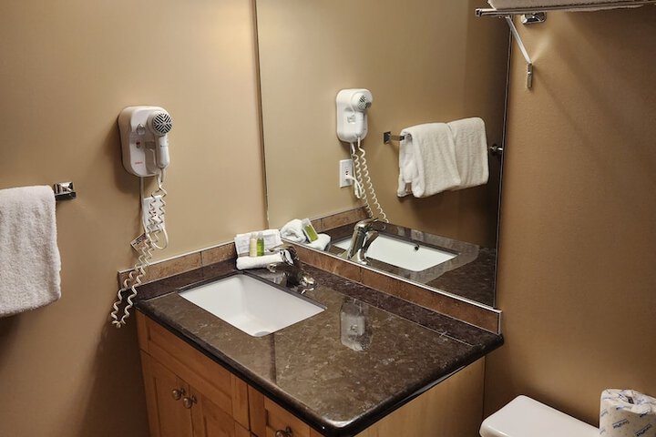 Waterton Lakes Lodge Resort