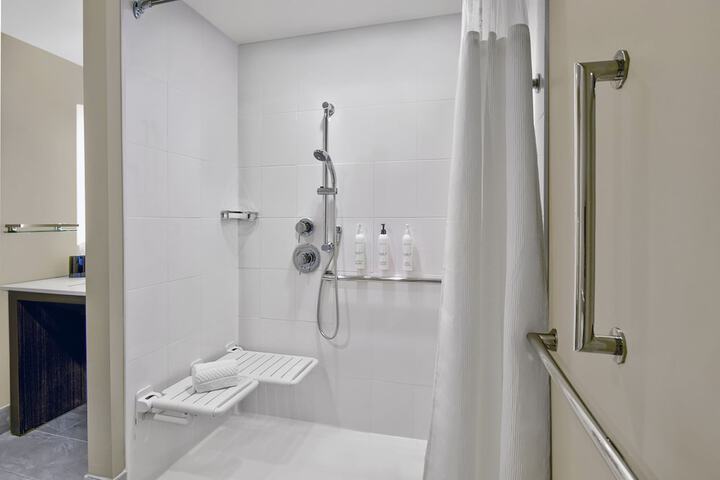 Room 16 of 27