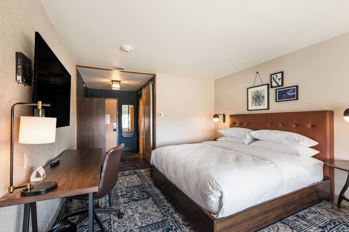 Room 30 of 48