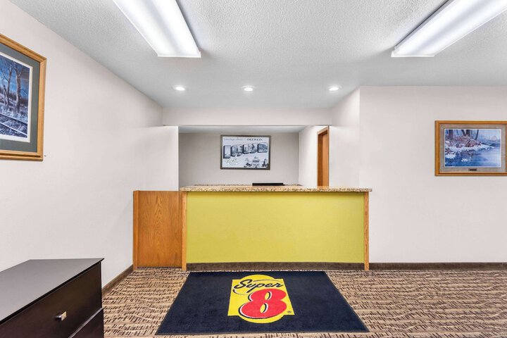 Super 8 by Wyndham Oelwein