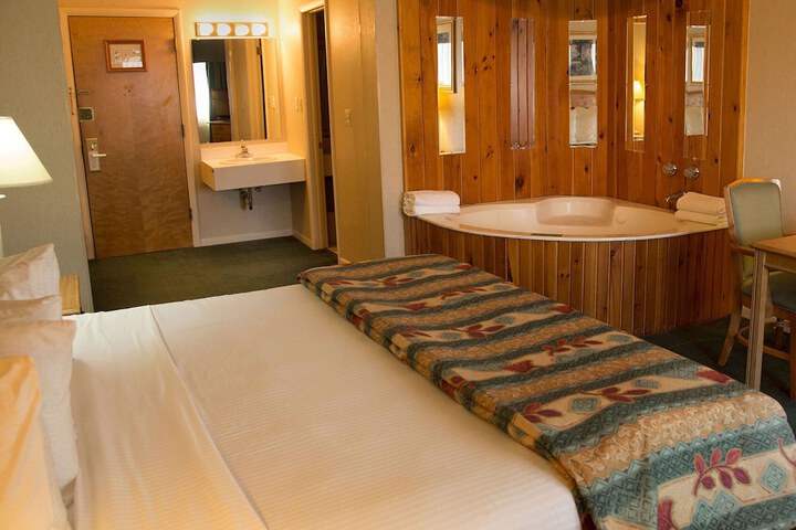 Hot Tub 82 of 92