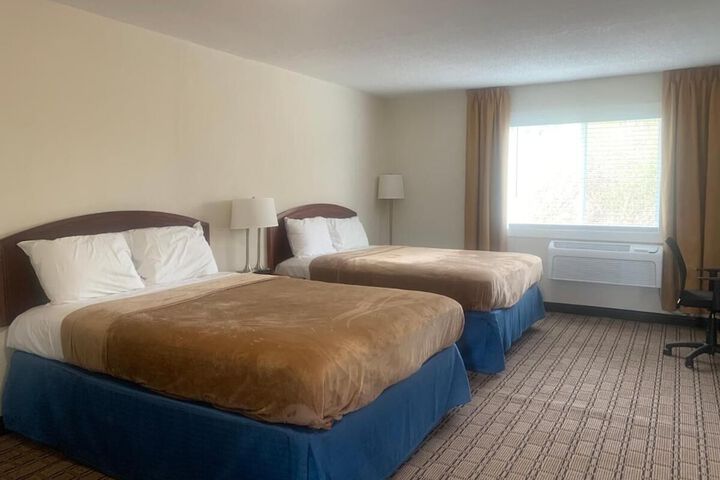 Room 4 of 8