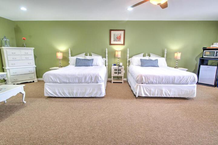 East Shore Lodging