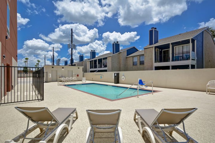 Pool 10 of 49