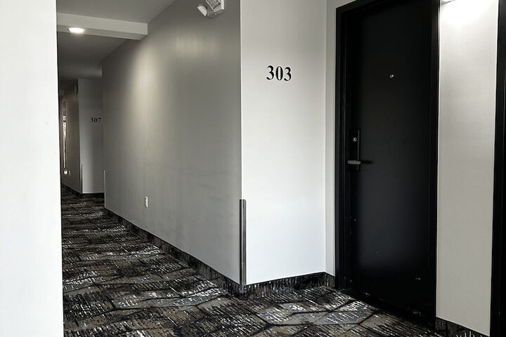 Ballroom/Hall 31 of 39