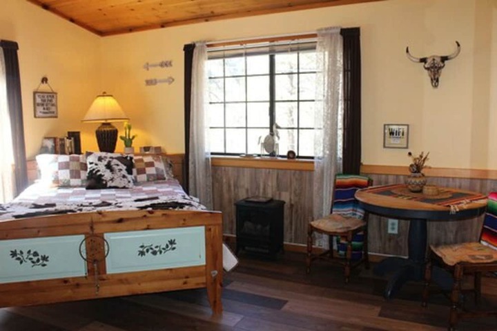 Room 13 of 32