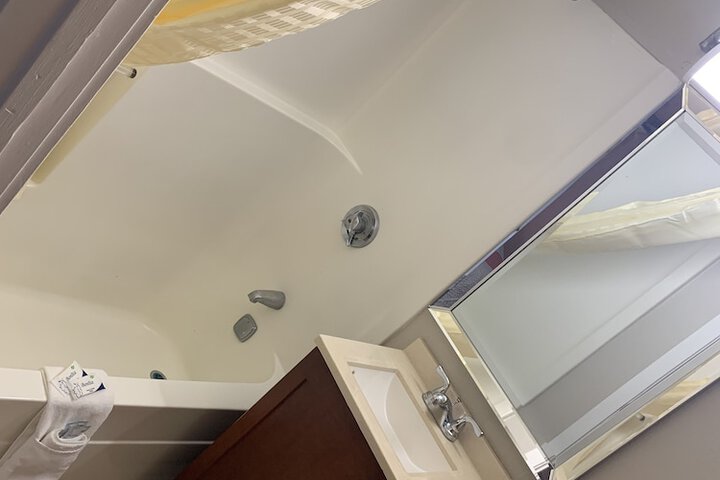 Room 13 of 33