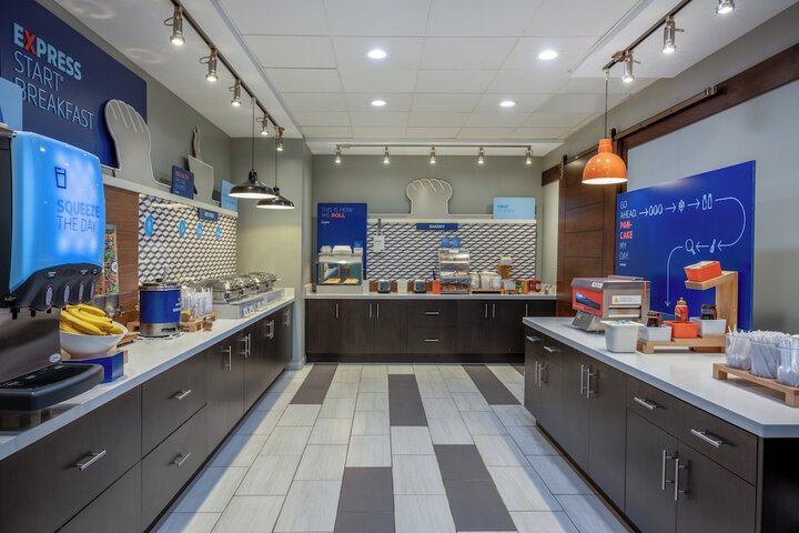 Holiday Inn Express & Suites Gilbert Mesa Gateway Airport by IHG