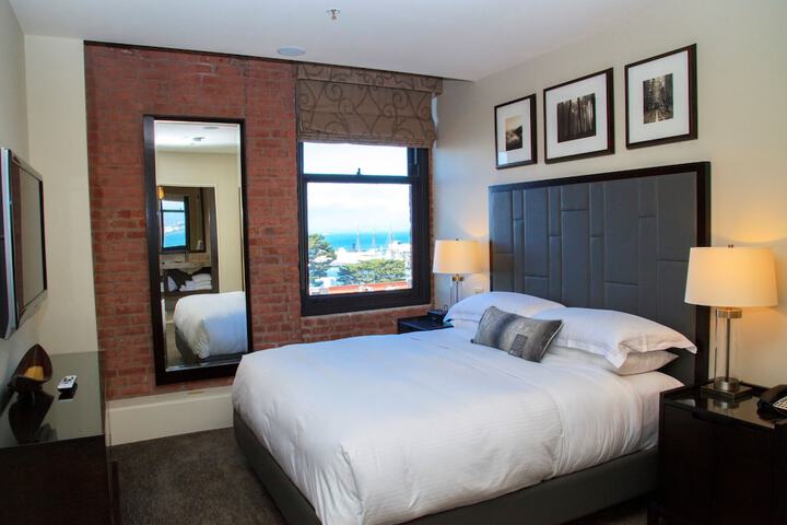Room 27 of 51
