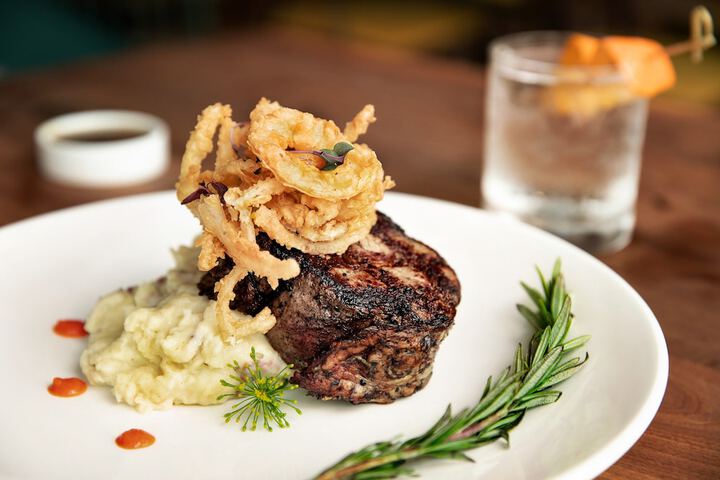 Dining 24 of 39