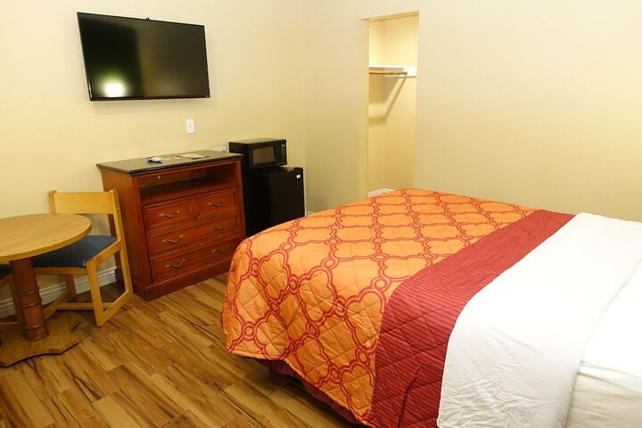 Room 25 of 58