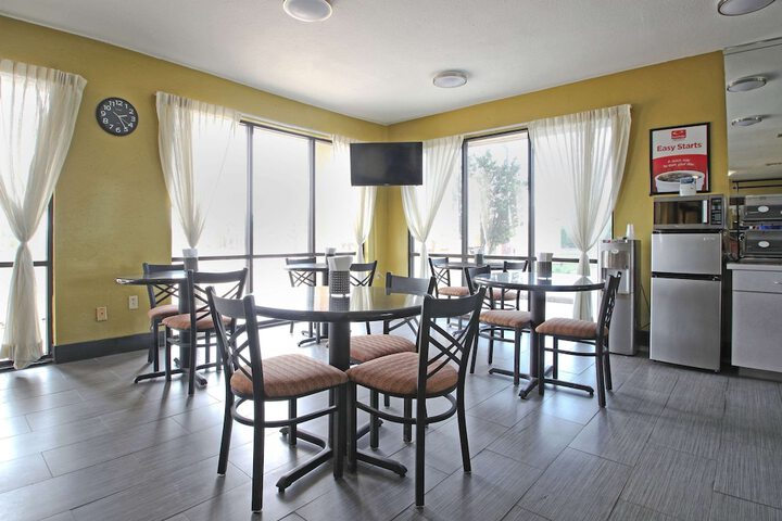Econo Lodge Hillsboro I-35