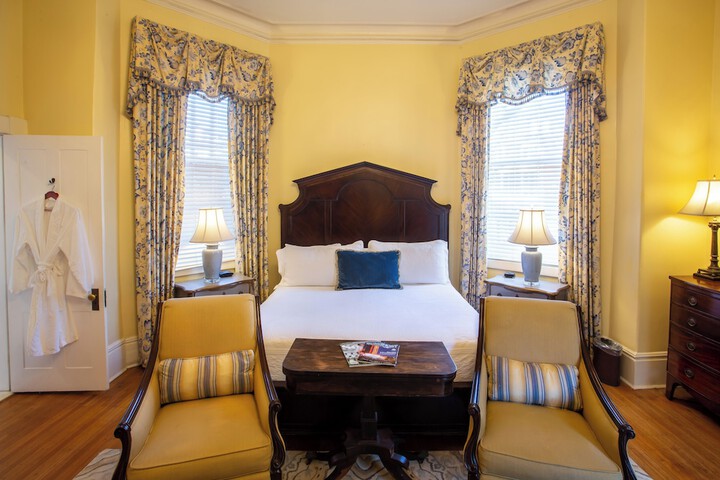 Room 72 of 158
