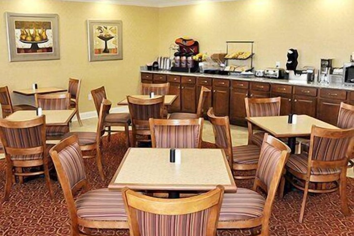 Comfort Inn Hebron-Lowell Area