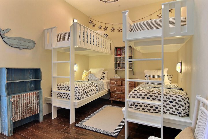 Room 13 of 22