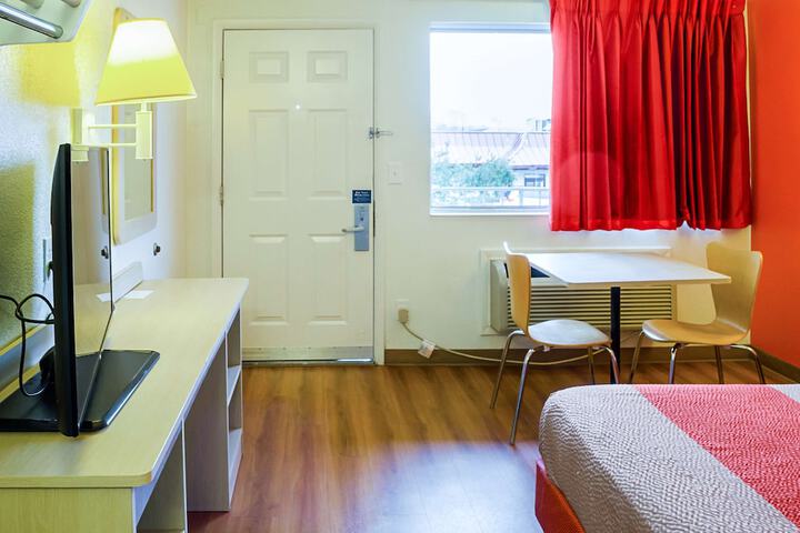 Room 14 of 16