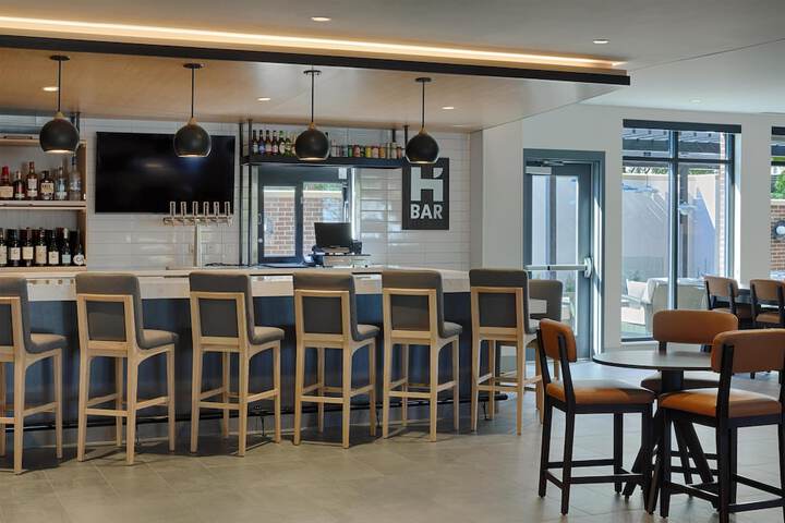 Hyatt House Columbus OSU / Short North