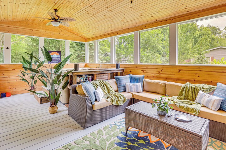 Family Home w / Hot Tub: 1/2 Mi to Lake Milton