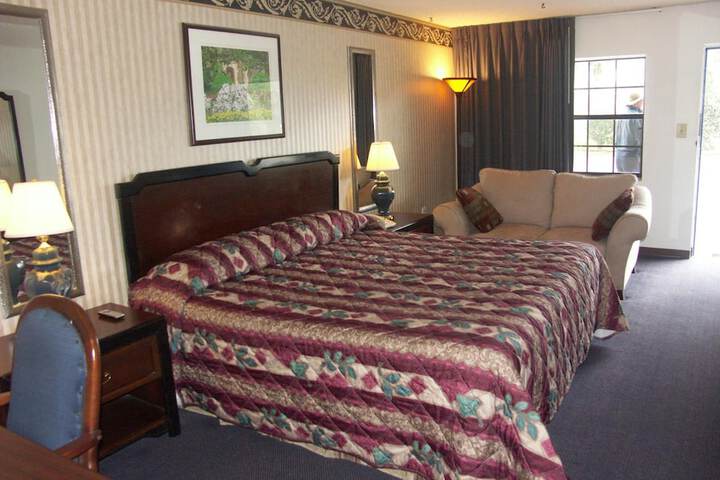 Deerwood Inn and Madison Campground