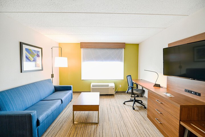 Room 12 of 37