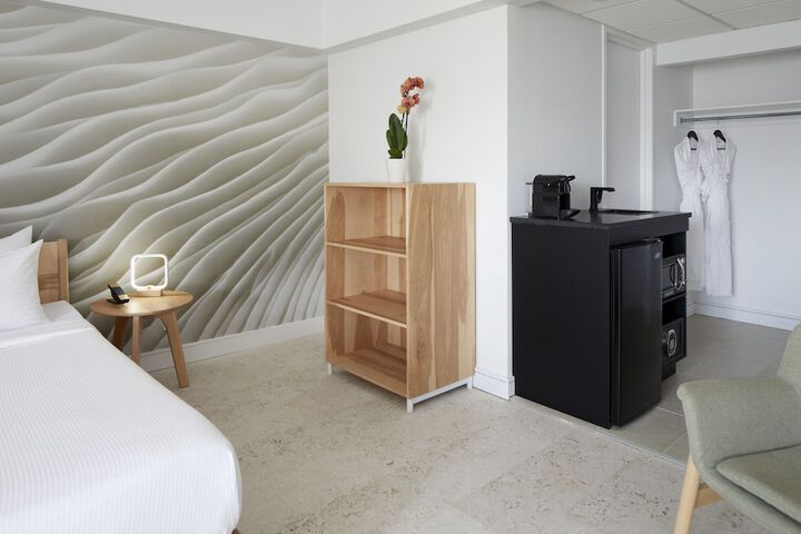 Room 29 of 48