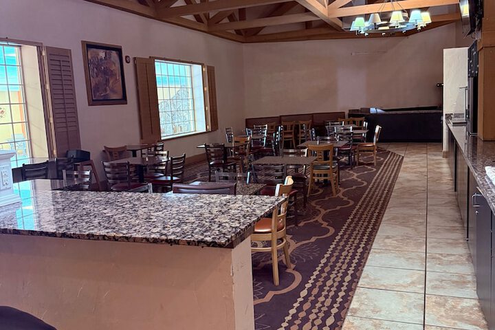 Mountain Valley Inn & Suites