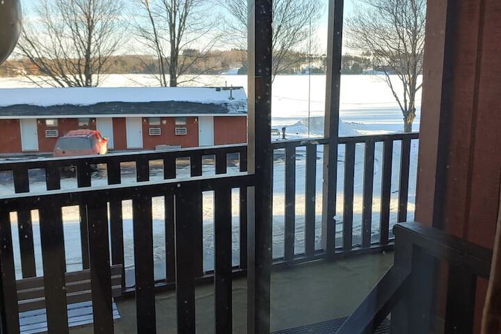 Lakeshore Motel Ice Lake