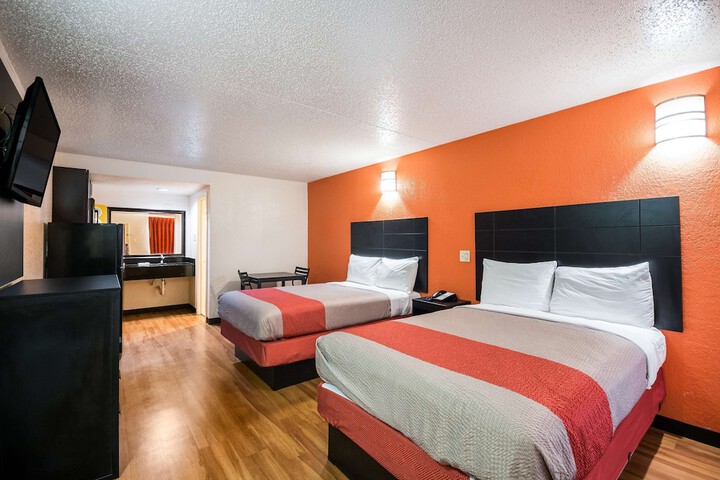 Room 15 of 33