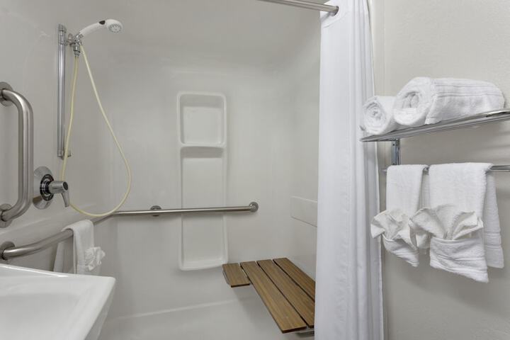 Room 4 of 16