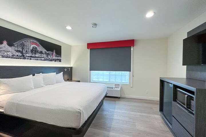 Room 27 of 85