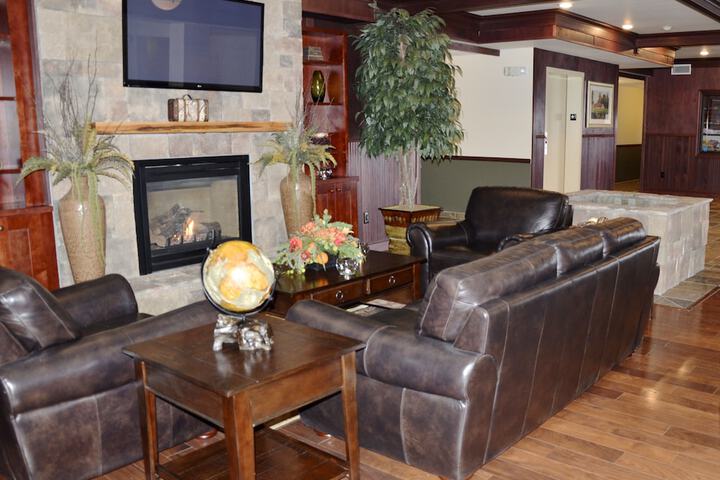 Lounge 49 of 54