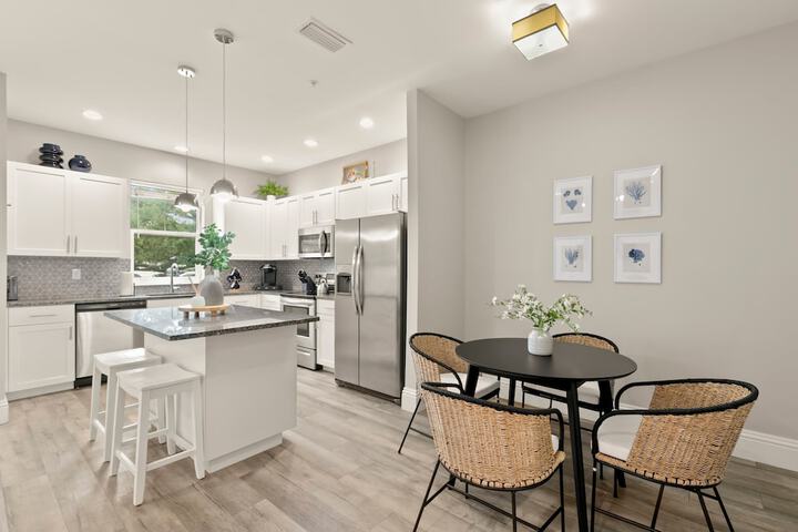 NEW Canopy Cabana Luxury Downtown Apt