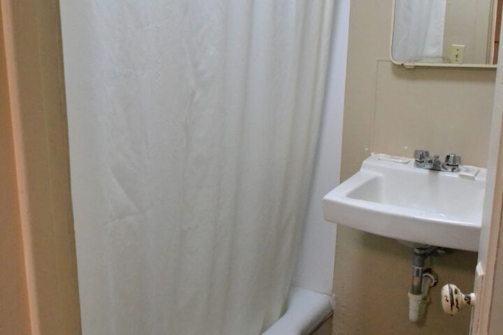 Room 33 of 81