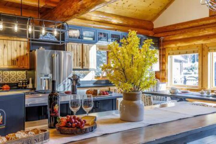 Luxury Family Cabin at Summit West