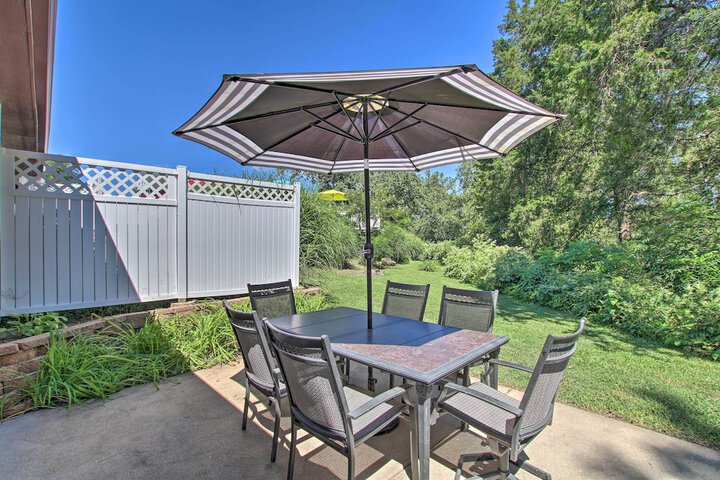 turtle Rock - Ironton Cabin w / Furnished Patio!