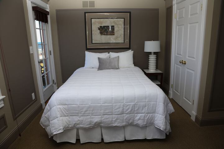 Room 52 of 68