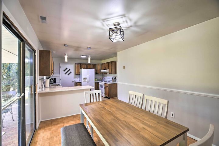 Bluefield Retreat w / Pool Table: Near Parks!