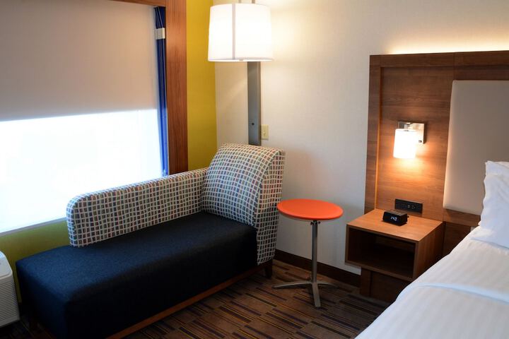 Holiday Inn Express & Suites Pittsburgh - Monroeville by IHG