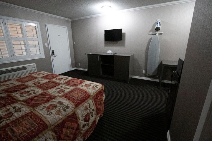 Room 18 of 34