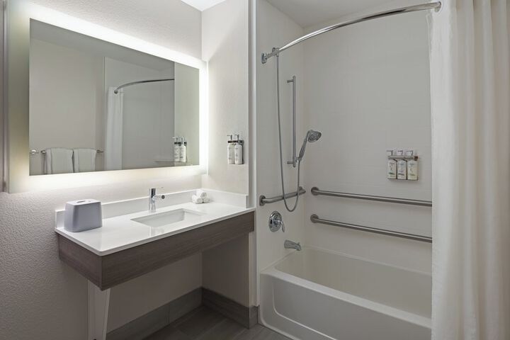 Holiday Inn Express Sheboygan-Kohler by IHG