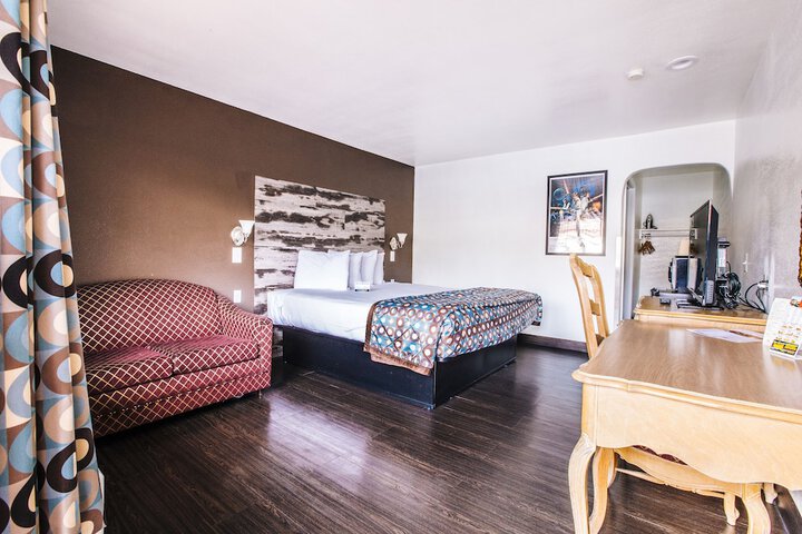 Room 33 of 131