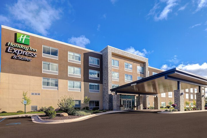 Holiday Inn Express & Suites Detroit Dearborn by IHG