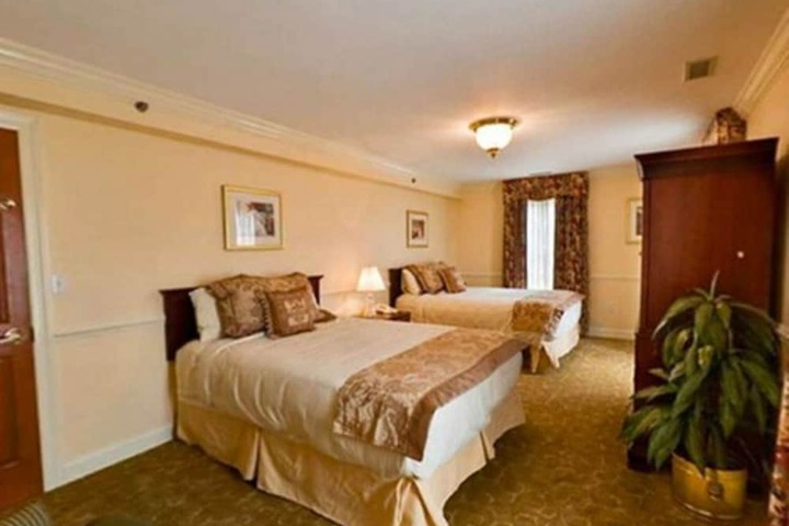 Room 13 of 19