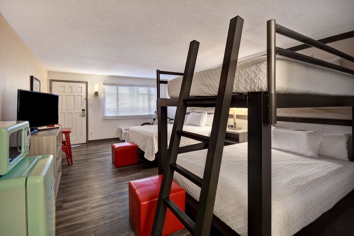 Room 18 of 42